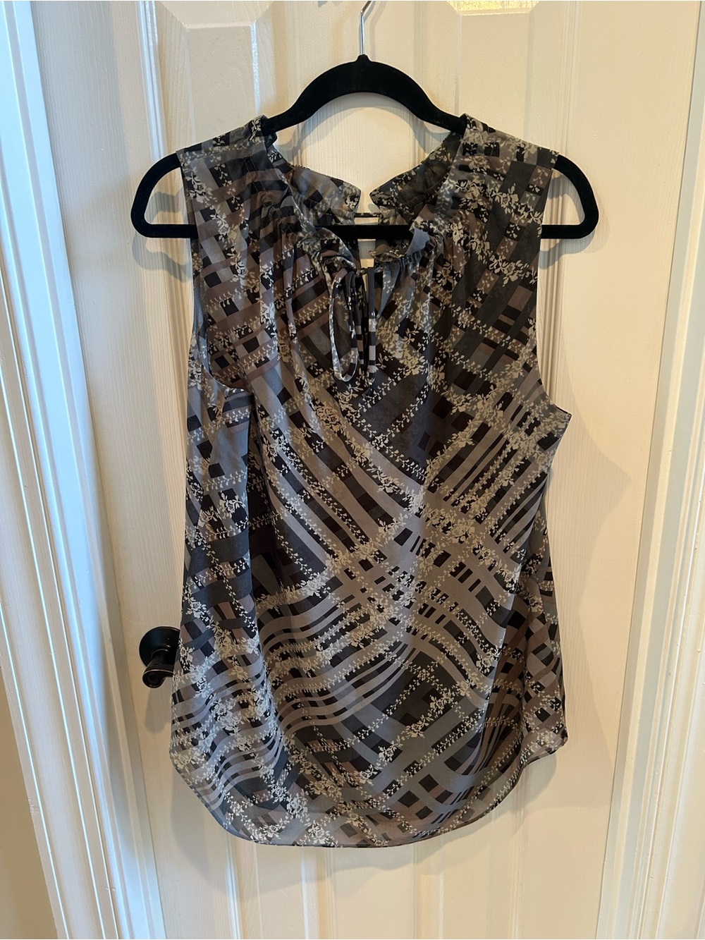Cabi Graph Sleeveless Gray Patterned Tie-Neck Women’s Top